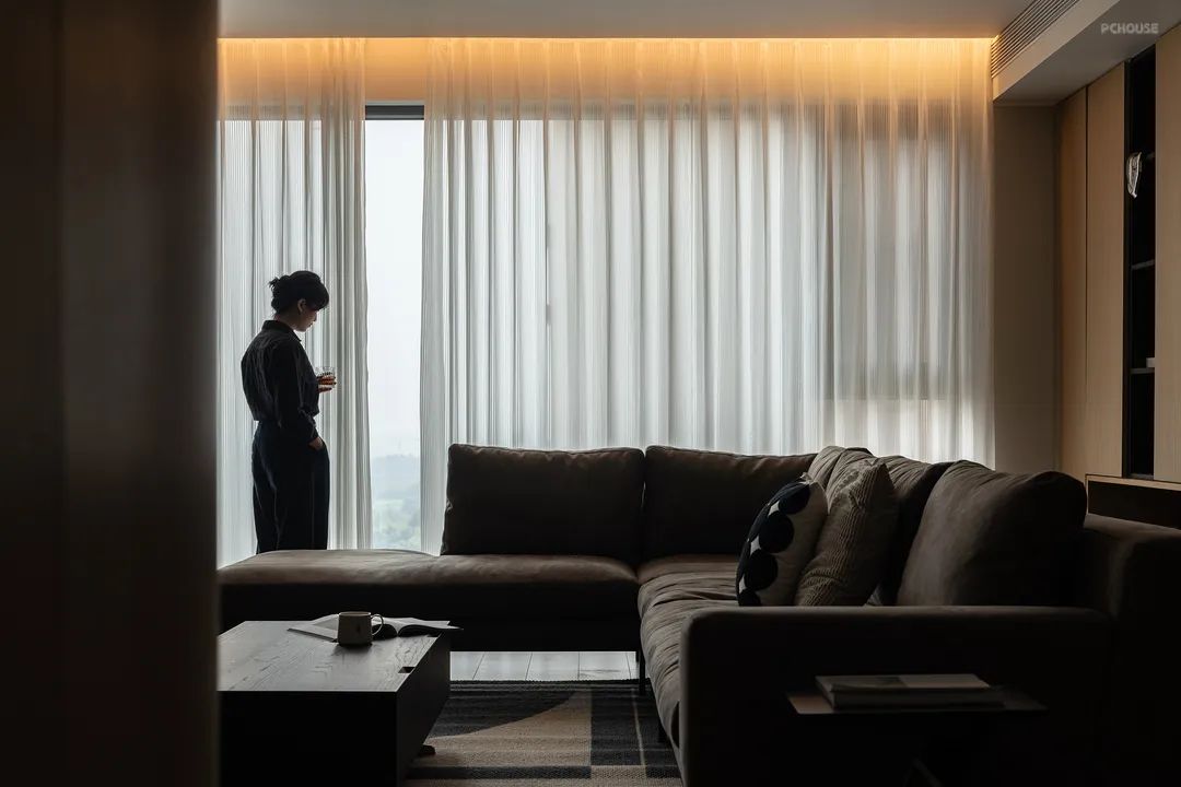 有娃家庭的现代极简风格设计-36