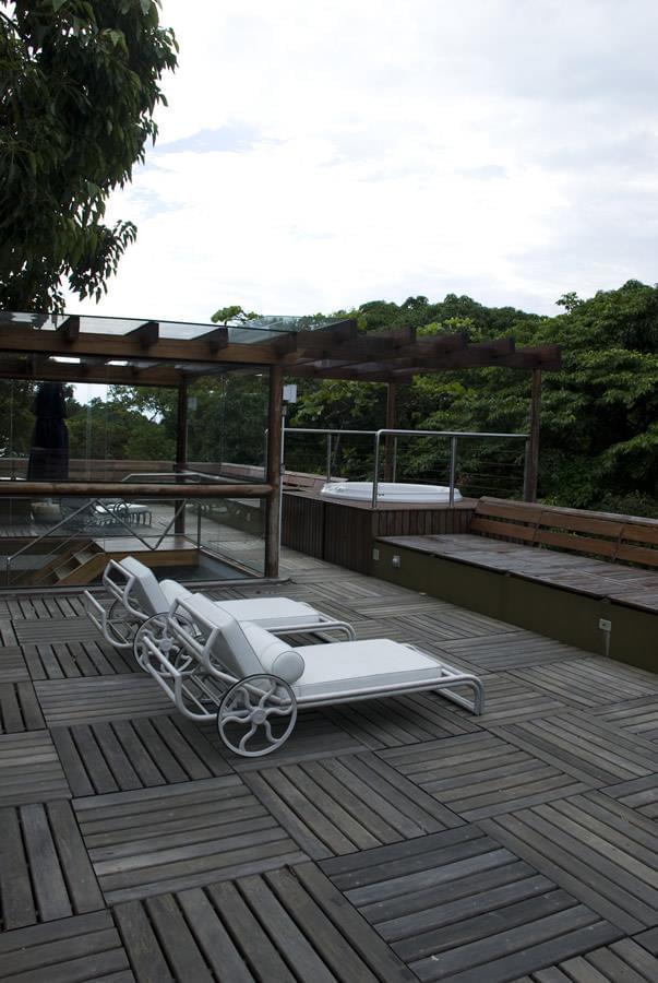 巴西圣保罗海岸线的悬浮玻璃屋-5