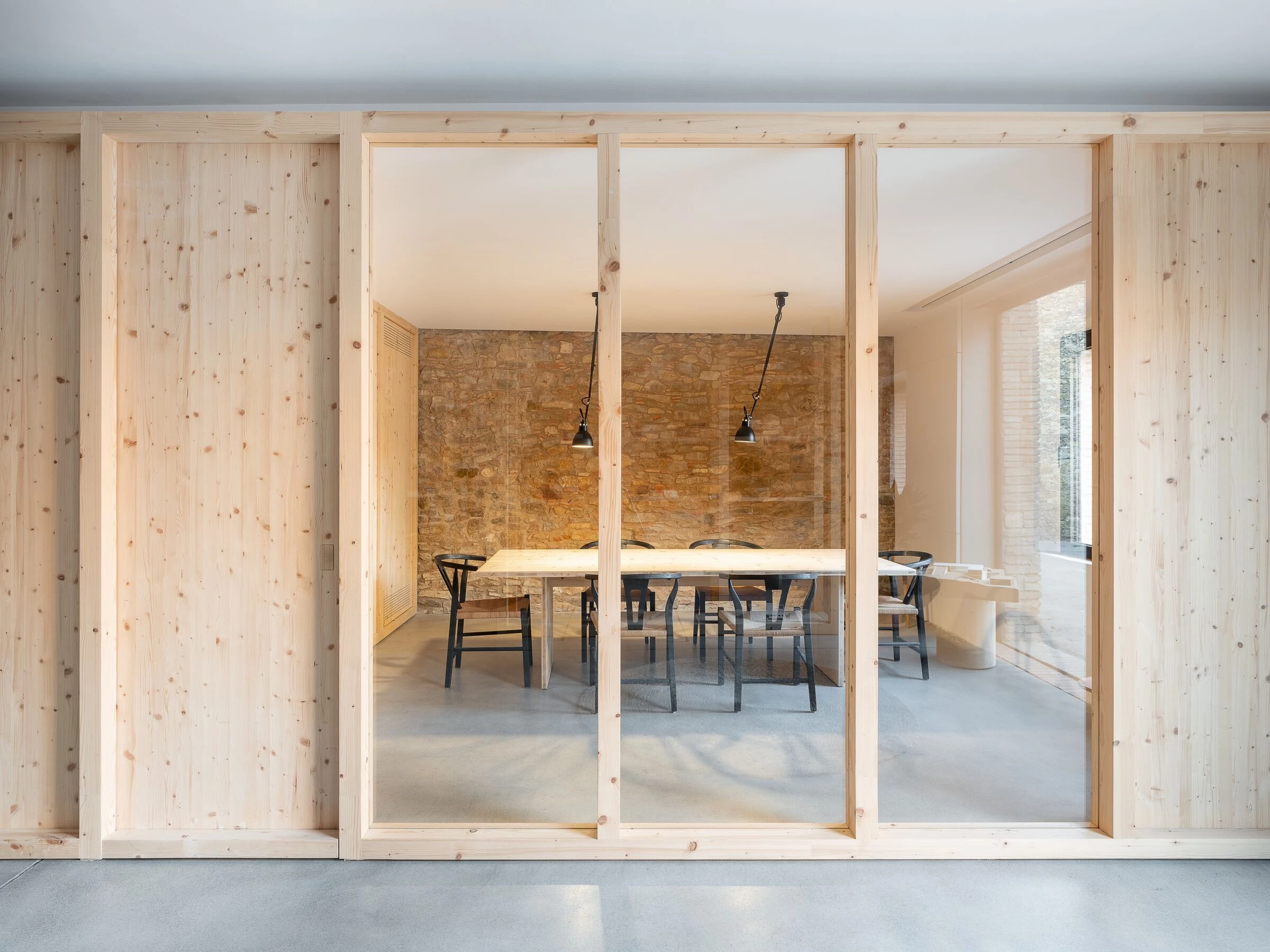 旧仓库新生 · Nordest Arquitectura 打造西班牙古村办公室-38