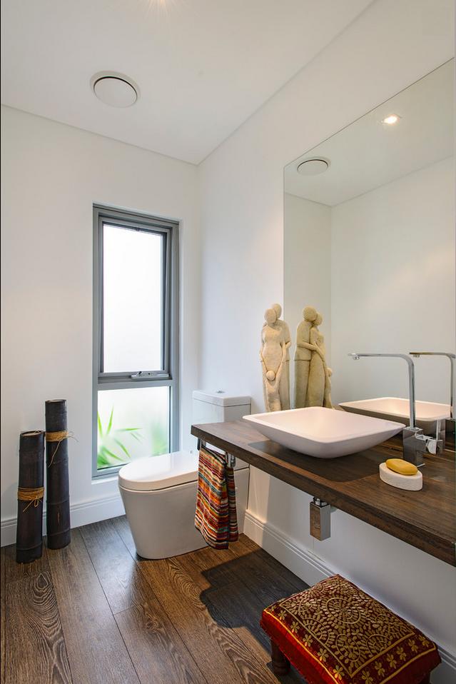 20 Everyday Wood-Laminate Flooring Inside Your Home-6