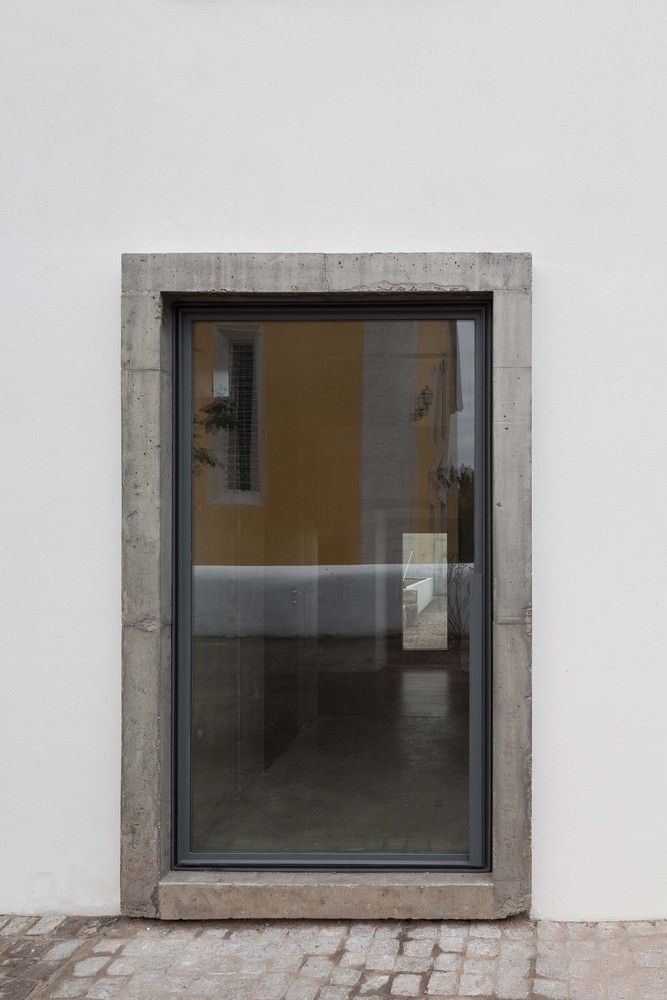 里斯本洛里什住宅 · 旧建筑新生命,彩色空间营造生活美学-22