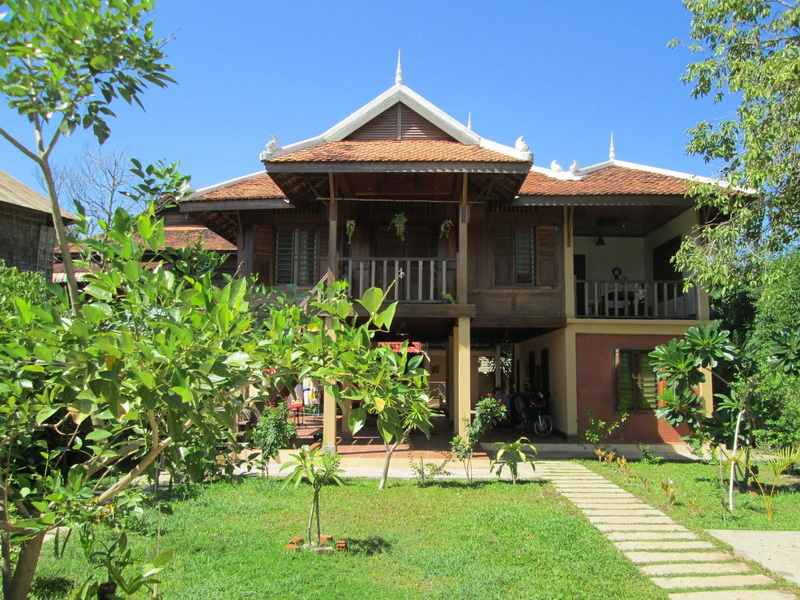 柬埔寨传统高架艺术住宅-13