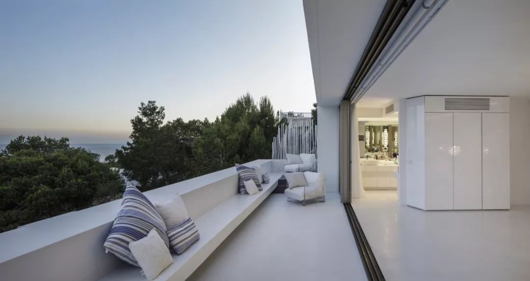 地中海风情的 Villa Mediterraneo | 几何结构与自然景观的完美融合-26