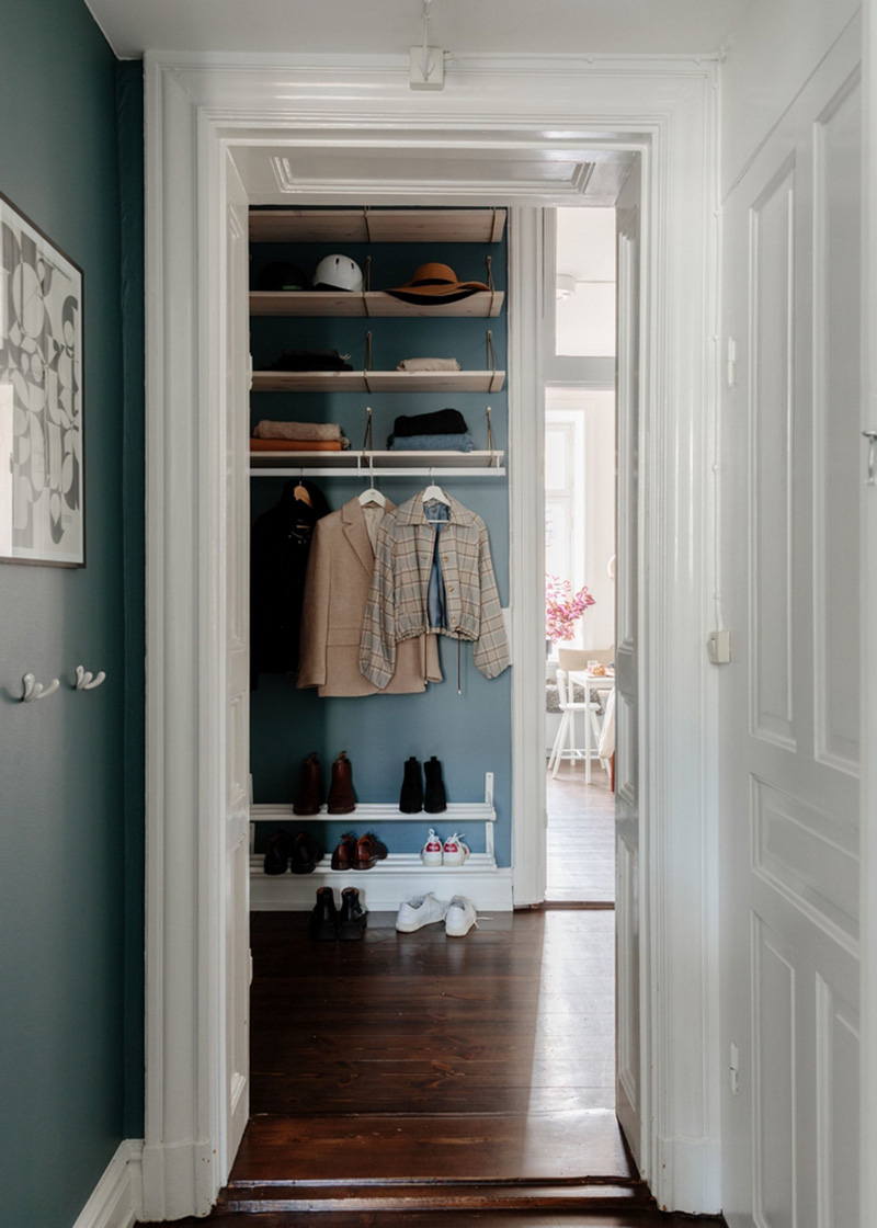 瑞典家庭公寓的明亮色彩与创意分区设计-29