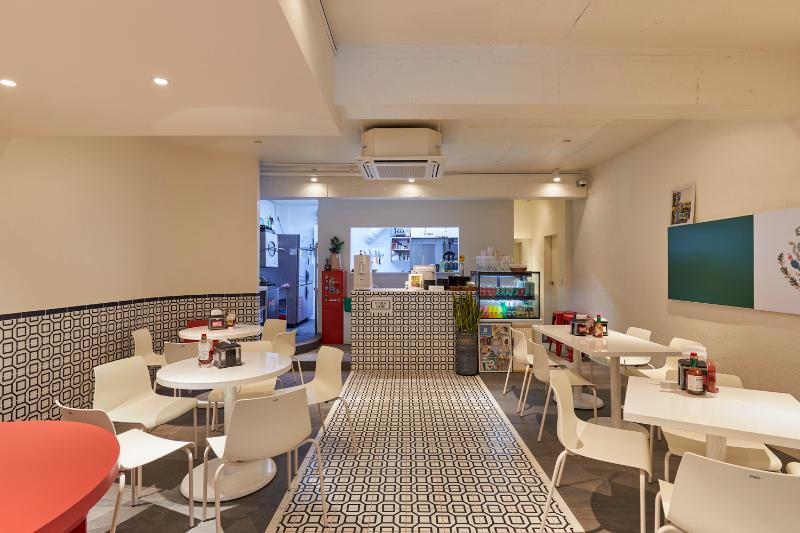 趣味十足，25 平米 TACOROCO 咖啡馆的温馨设计-3