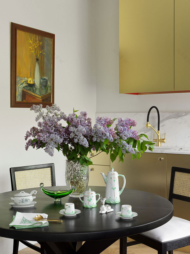 莫斯科中心斯大林建筑中女演员的复古公寓-5