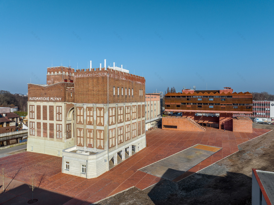 新舊共榮的城市典範:捷克舊磨坊改造,融合藝廊、教育中心、市民共享的文化場域 | FAM-84
