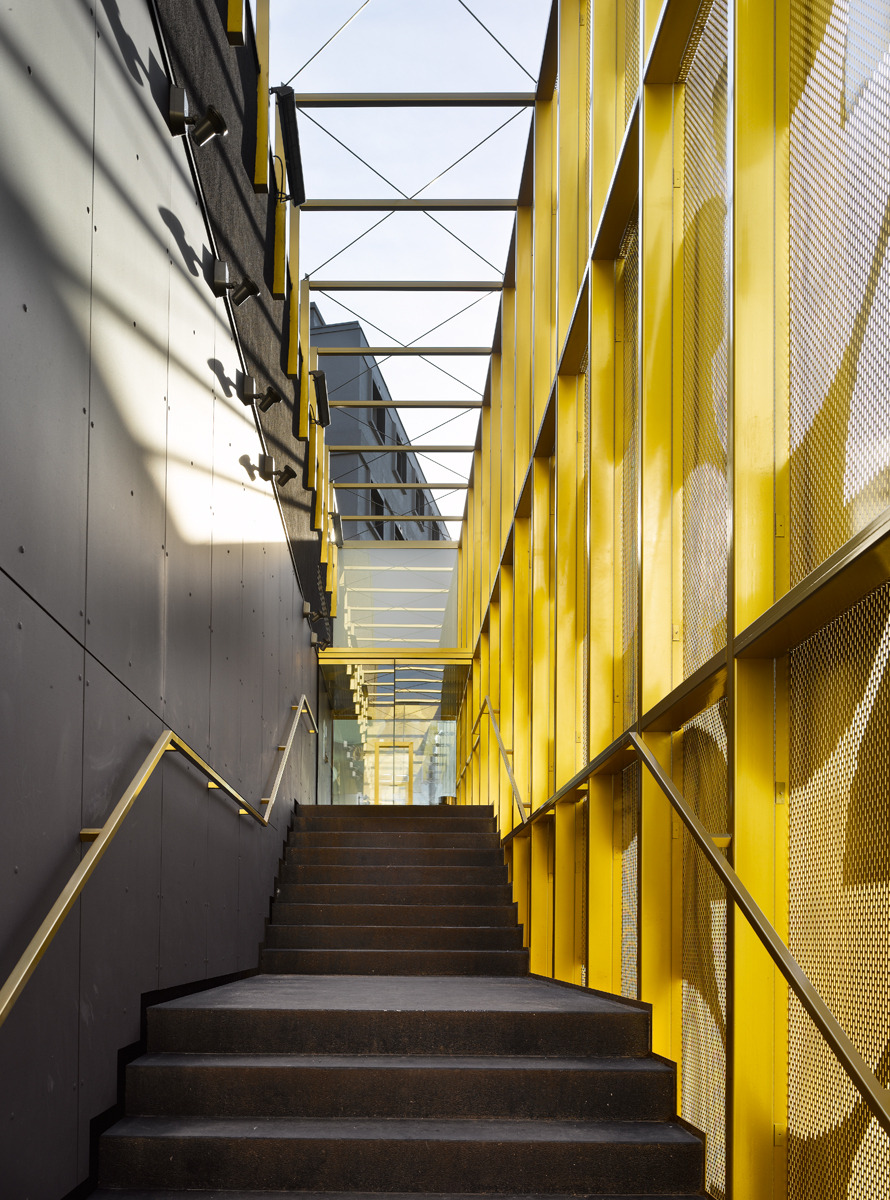 巴黎葡萄牙公寓翻新记 | 战舰灰立面展现独特魅力-6