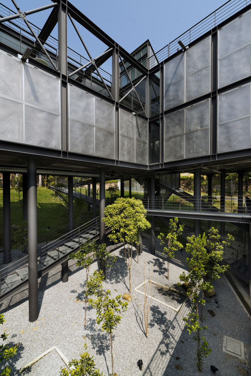 Cantilever House | Design Unit Sdn Bhd-11