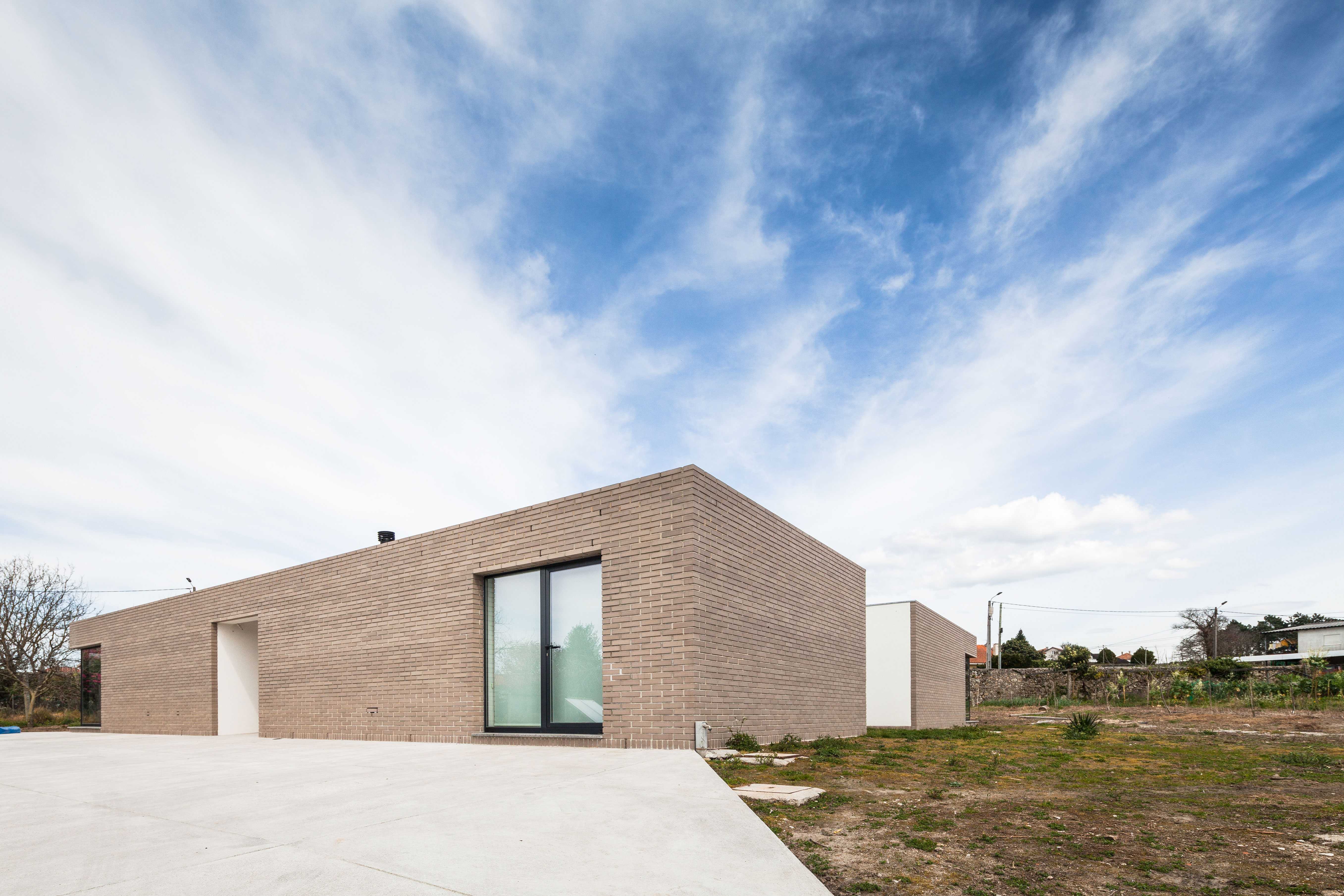 开放露台之居,和谐融入传统环境-11