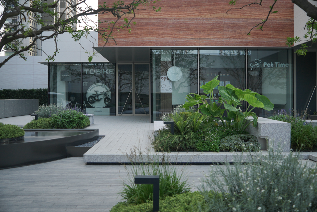 在蓝绿森境里，续写自然与轻奢的故事——华润置地时代之城二期花境-7