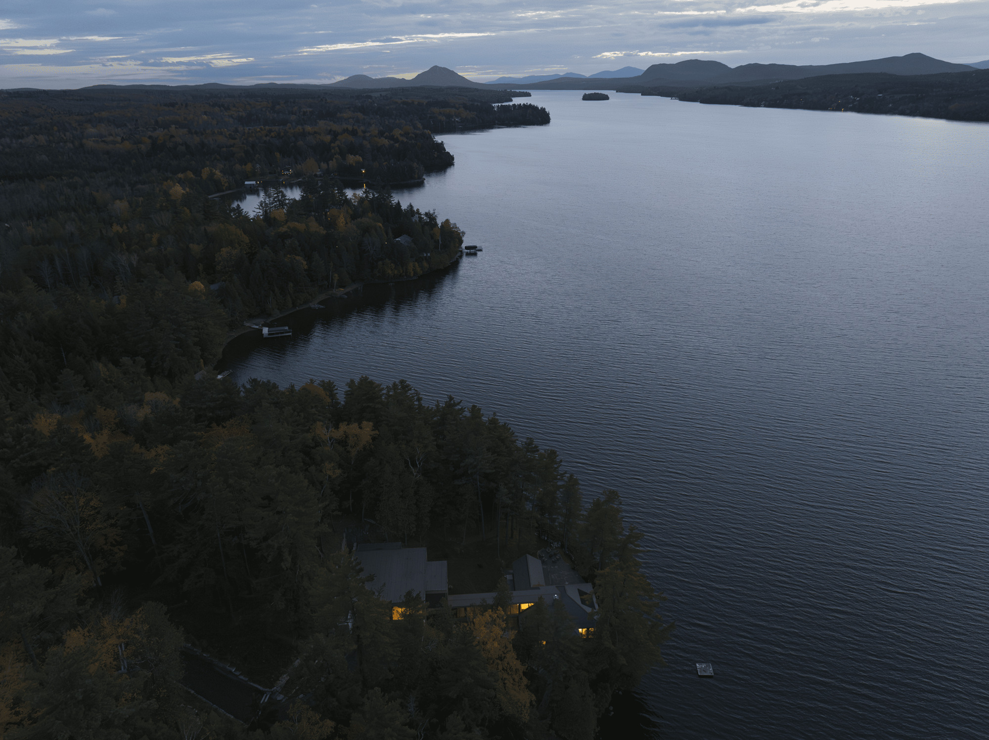 角屋；尖点之屋（注：Pointe在不同语境可能有角、尖端等意思，这里Maison de la Pointe直译为角之屋或尖端之屋，角屋表述相对简洁顺口，尖点之屋更体现原意，可根据具体背景选择） 丨加拿大丨YH2 Architecture-49
