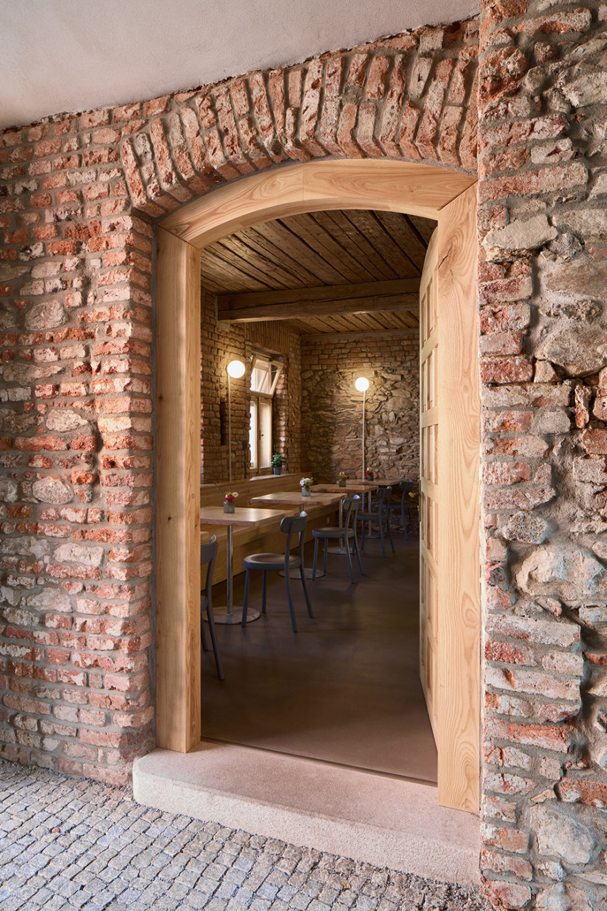 K66咖啡馆与联排住宅丨matěj šebek architekti-16