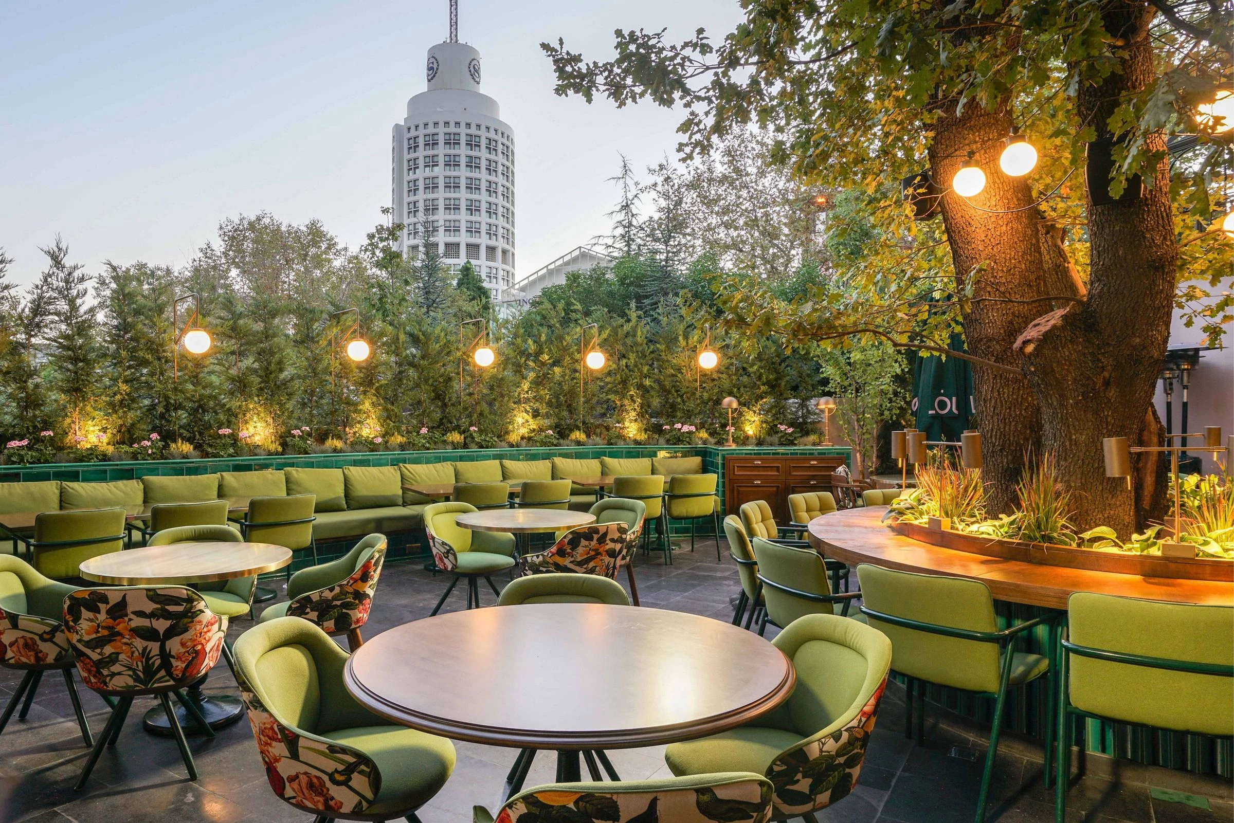 绿意盎然的古巴风格餐厅-29