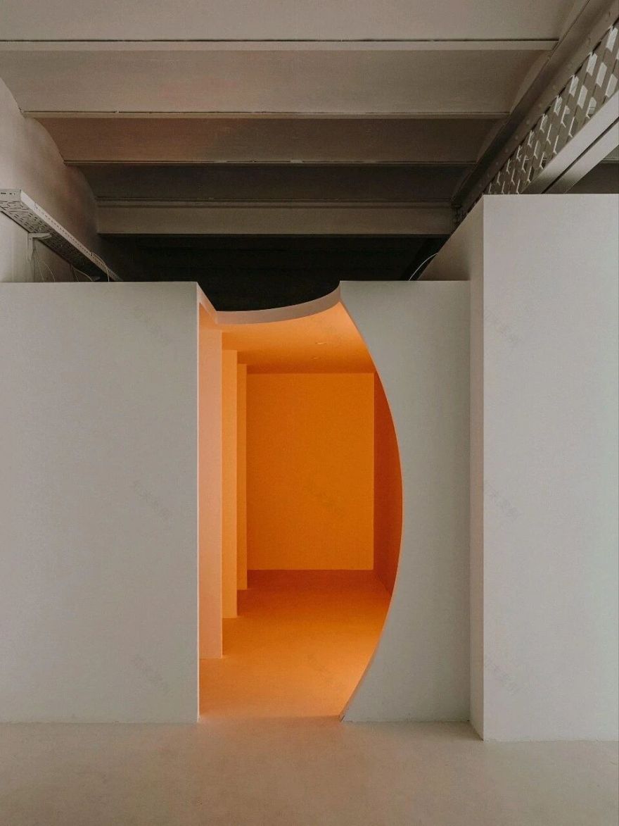 极简办公空间美学丨Isern Serra-9