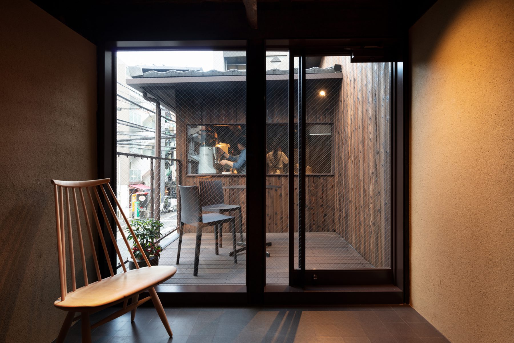 Blue Bottle Coffee Kyoto Rokkaku Cafe | Schemata Architects / Jo Nagasaka-9