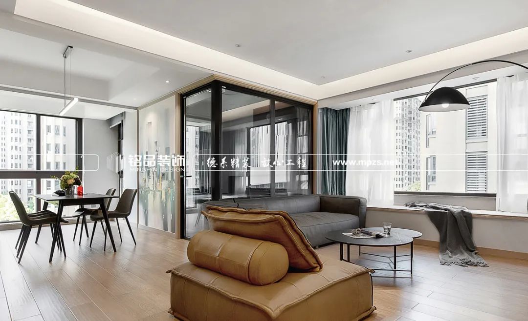 秋日晨曦下的简约家居-17