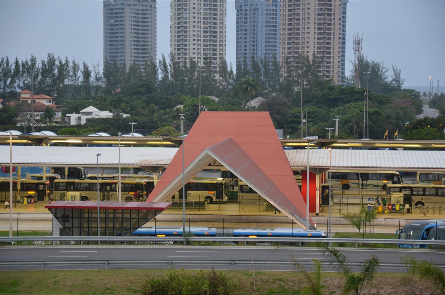 巴西里约热内卢 Terminal Alvorada 公交枢纽站设计-3