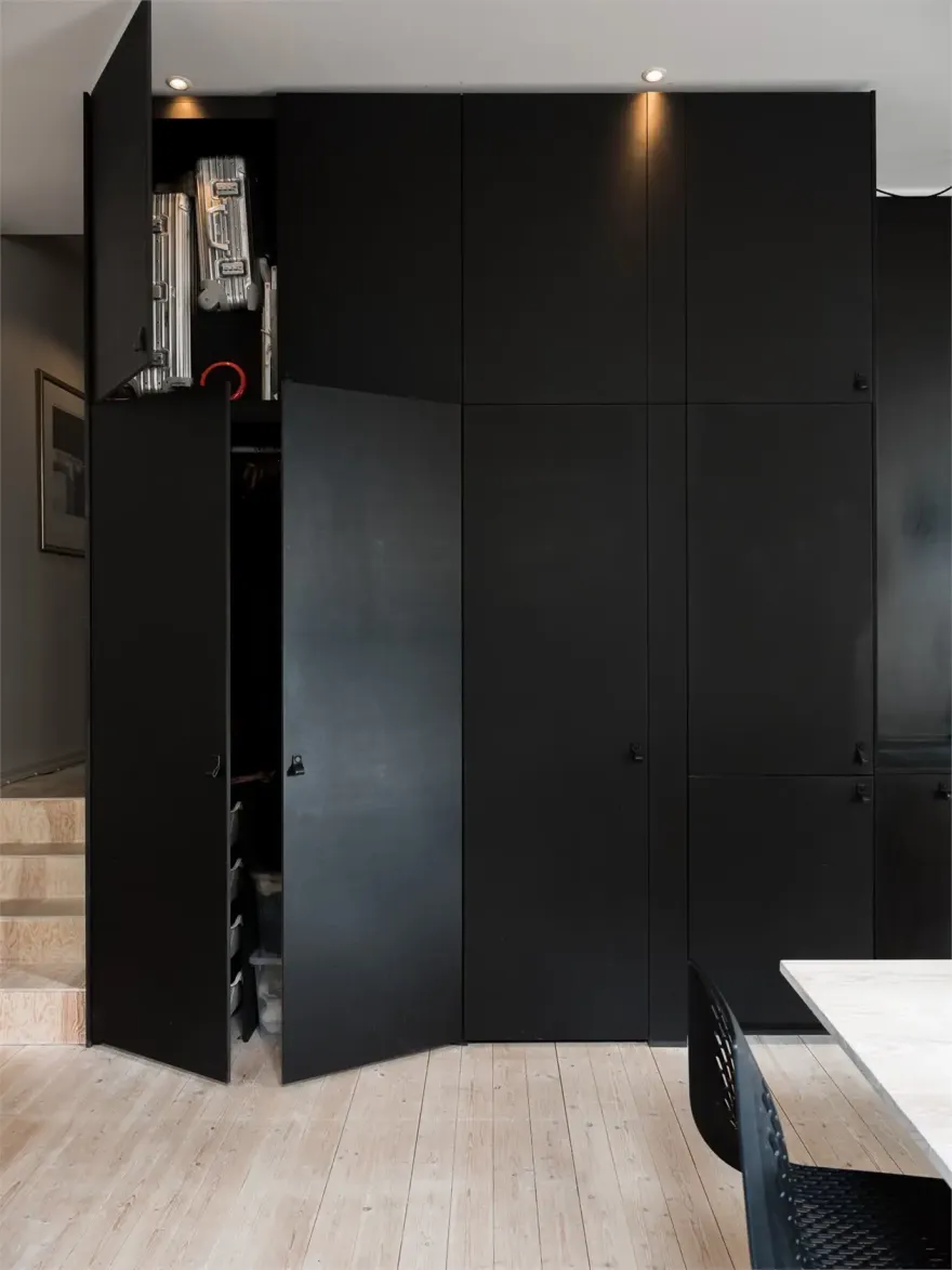 57m2 开放式公寓 | 极简黑厨房设计成为亮点-5