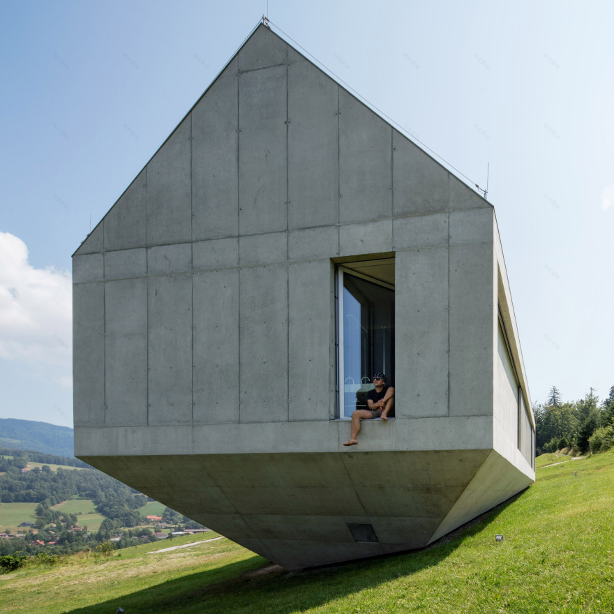 Dezeen's top 10 houses of 2017-0