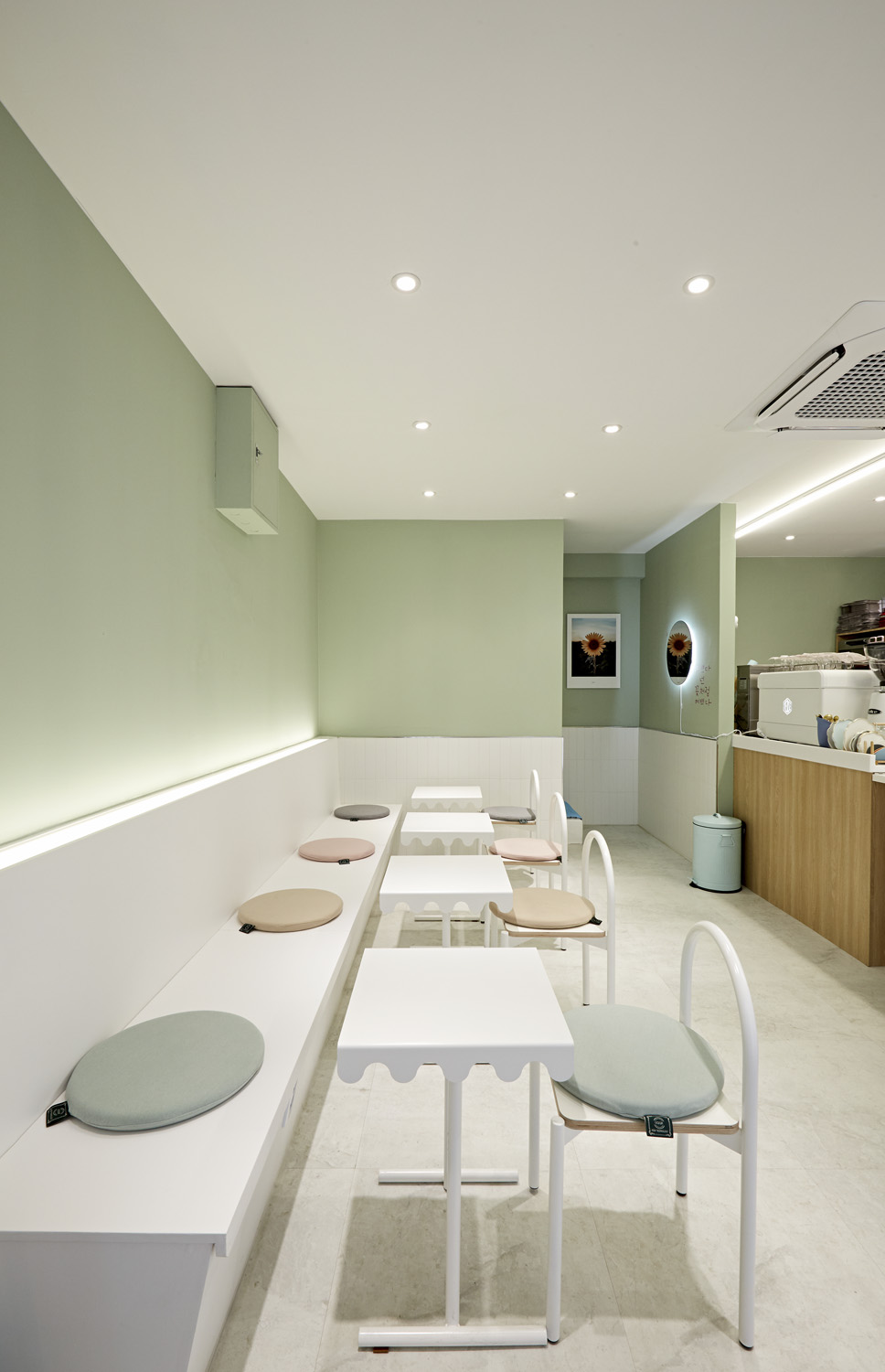 简约 10 坪甜品店设计 明亮照明点亮空间-9