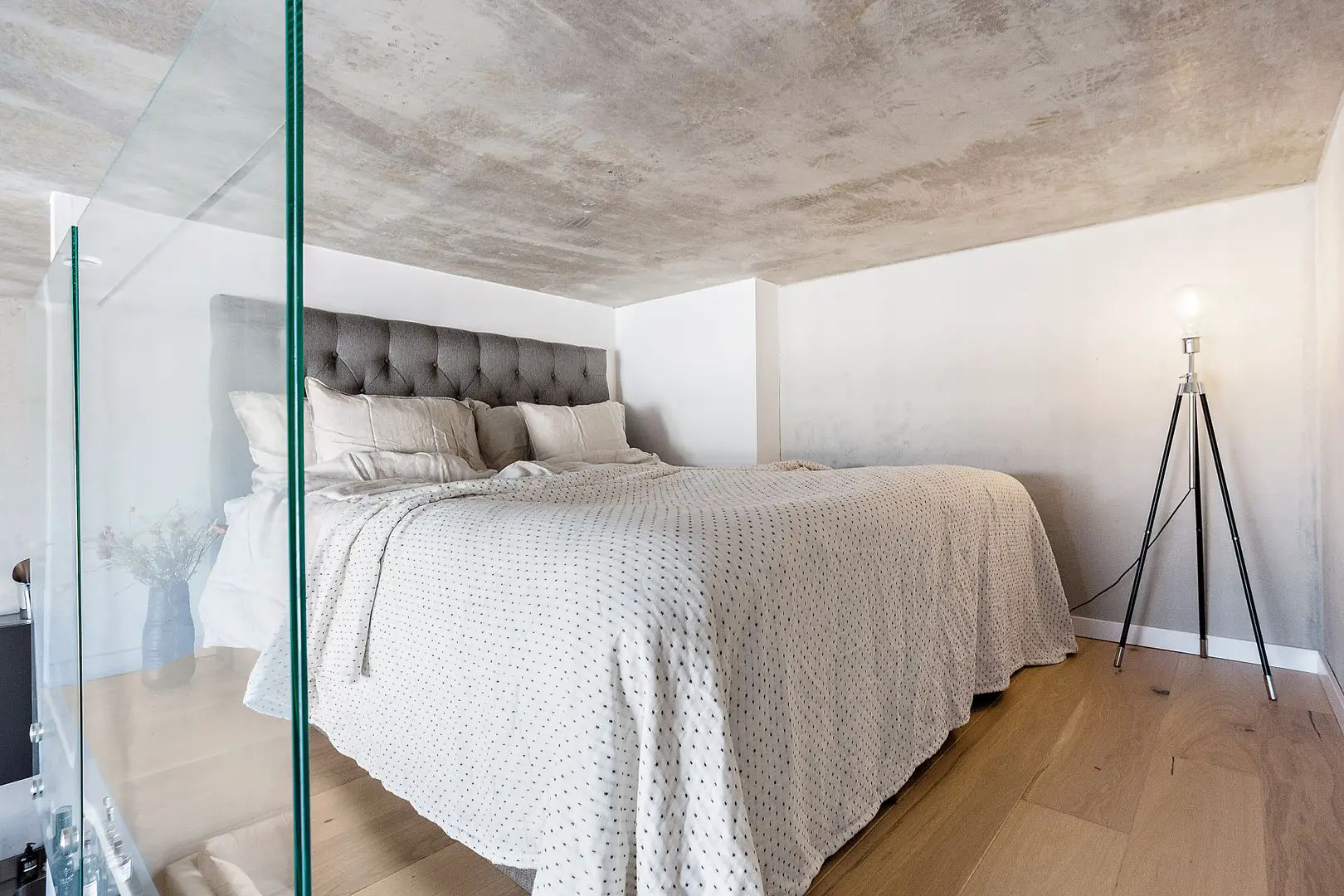 瑞典 35m2 蓝色调迷你复式公寓，设计巧妙空间利用充分-9