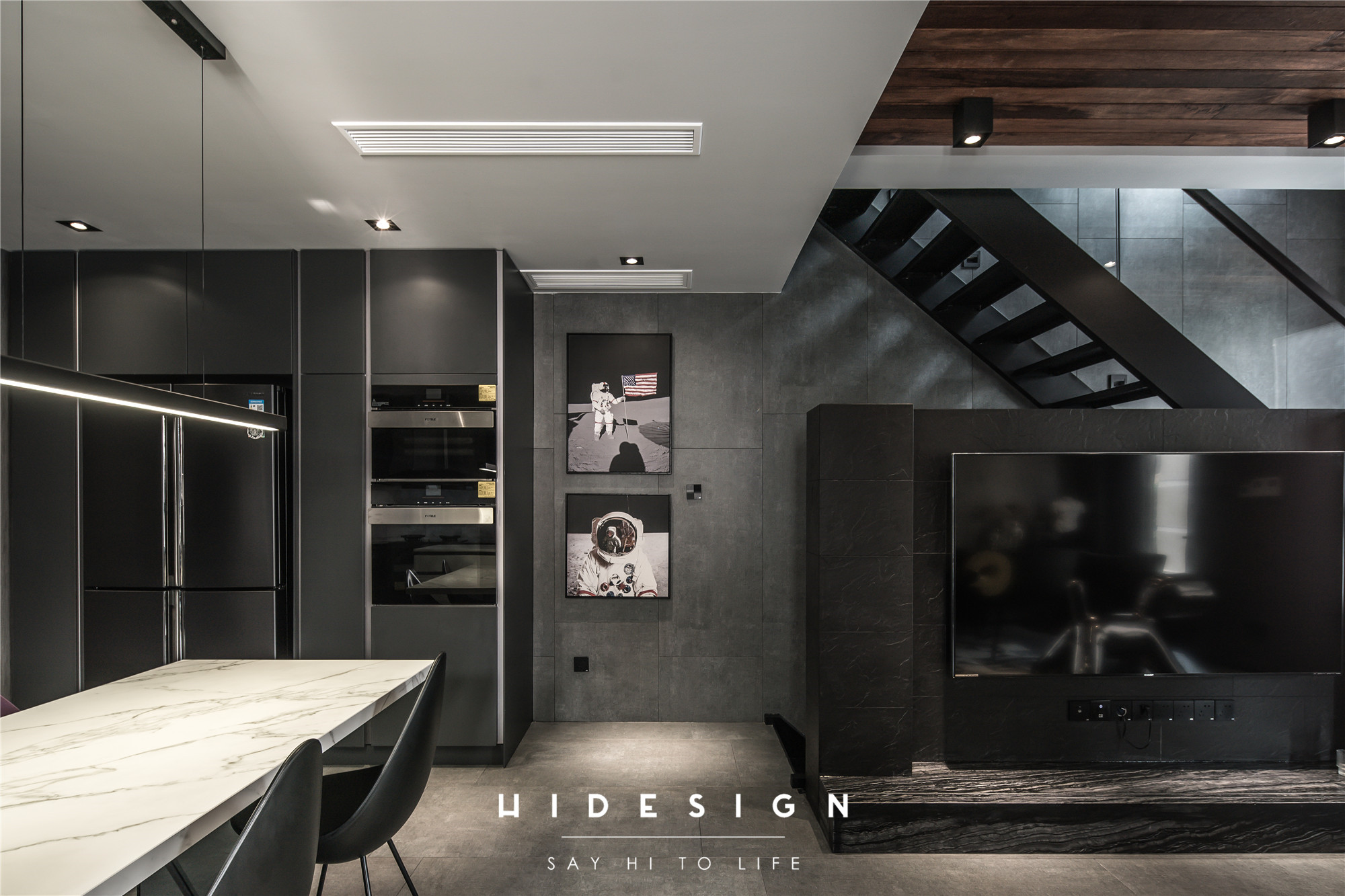 深色工业风重塑阿斯加德，功能分区打造年轻夫妻理想居所-14