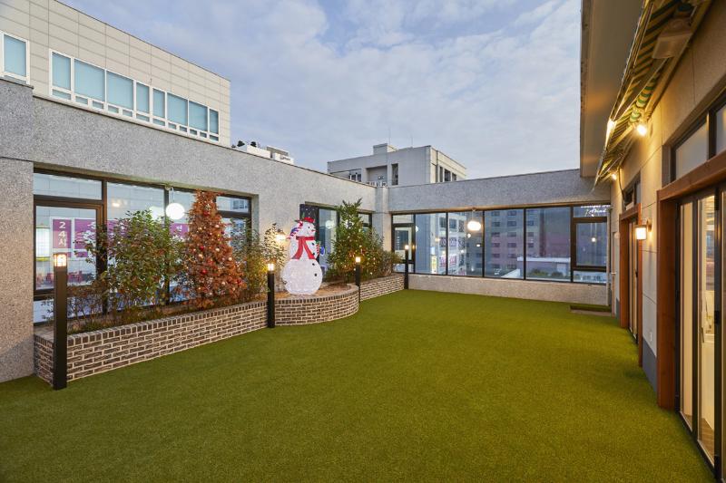 融合实用与美观的 56 平爱犬咖啡厅设计-20