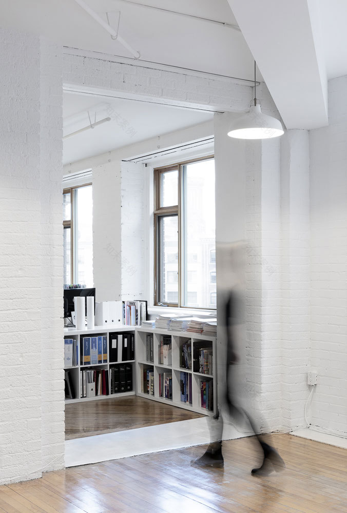 魁北克城 Patriarche 办公室 - 旧工厂中的现代创意空间-11