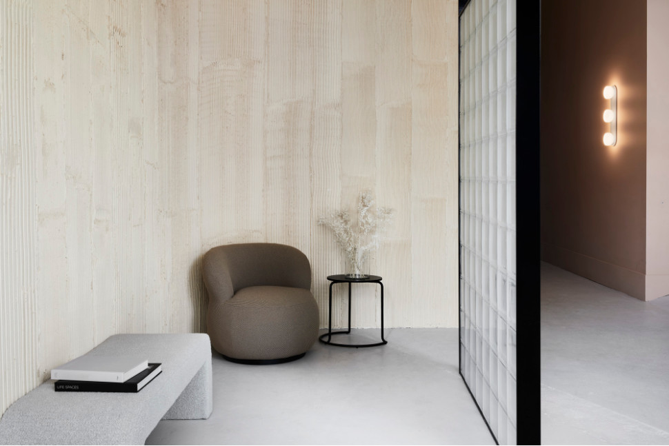 金色的;金黄色的;金的;金制的-80