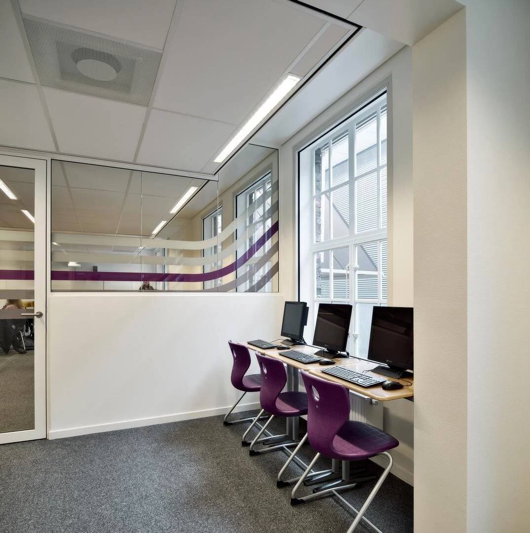 荷兰 Seeligkazerne Breda 办公楼丨荷兰布雷达丨The Rooi Pannen-19