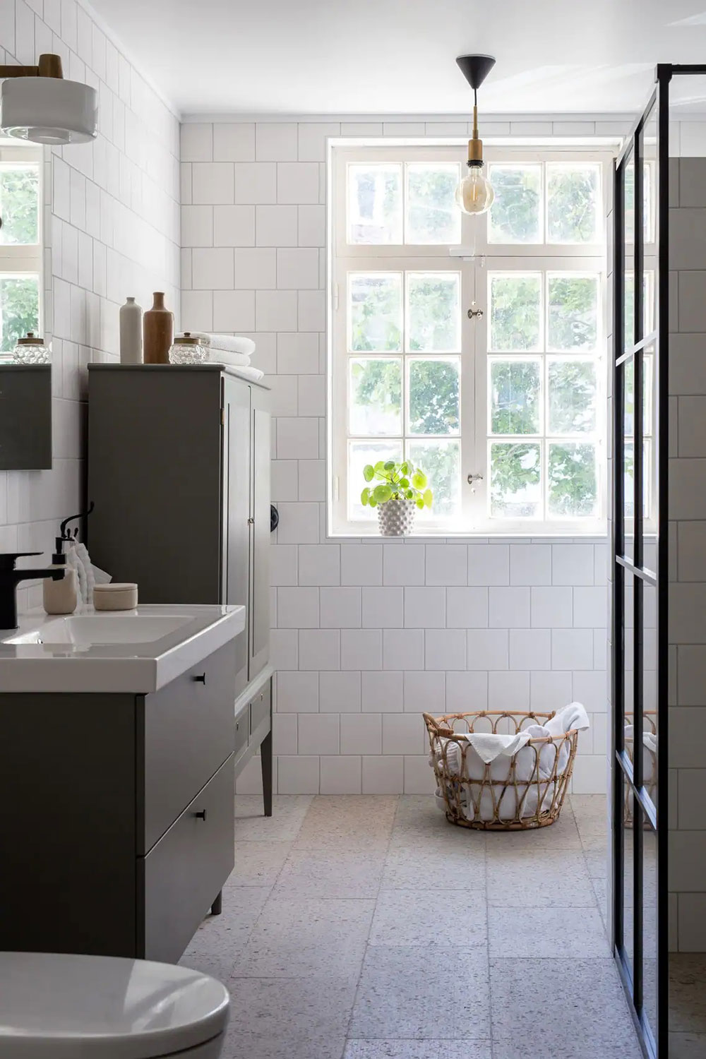 瑞典夫妻妙手改造古老乡村教堂,打造独特夏日居所-14