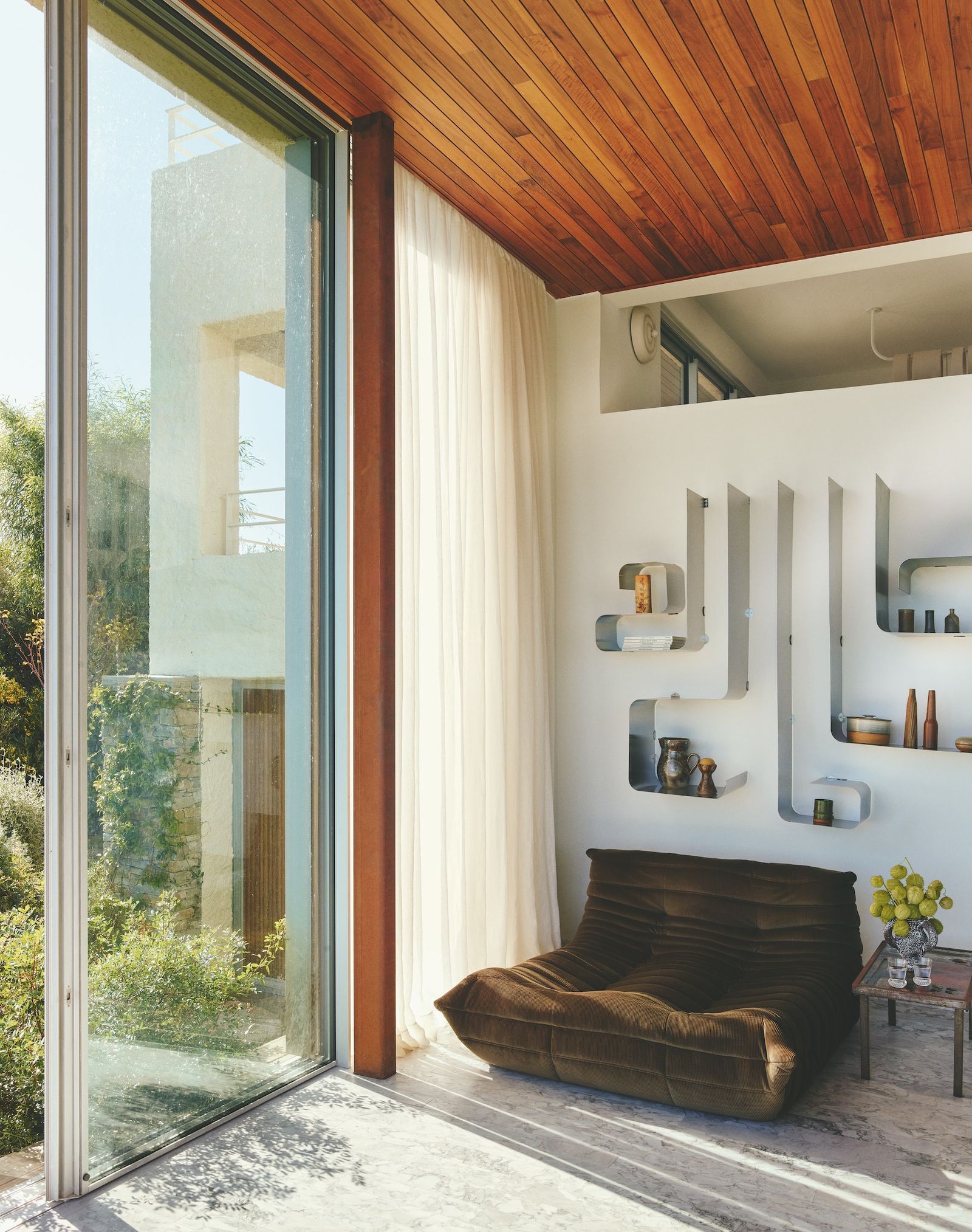 科西嘉岛60年代度假屋改造丨Chloé Nègre-13