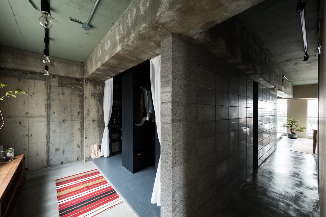 Dwelling With Independent Concrete Block Wall / Asano - Izue Architect Office-17