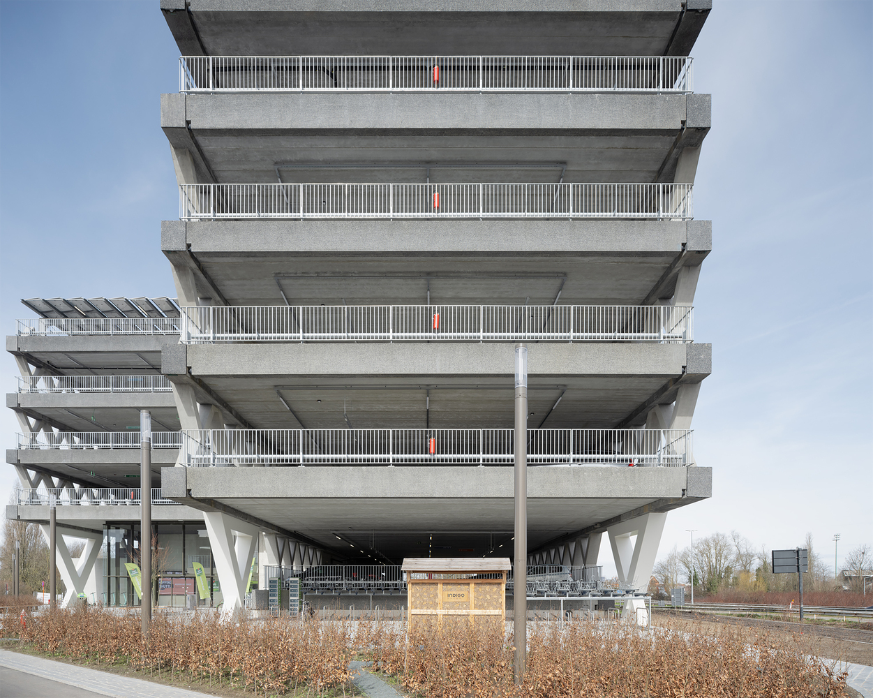 停车大楼的动态转换空间-26