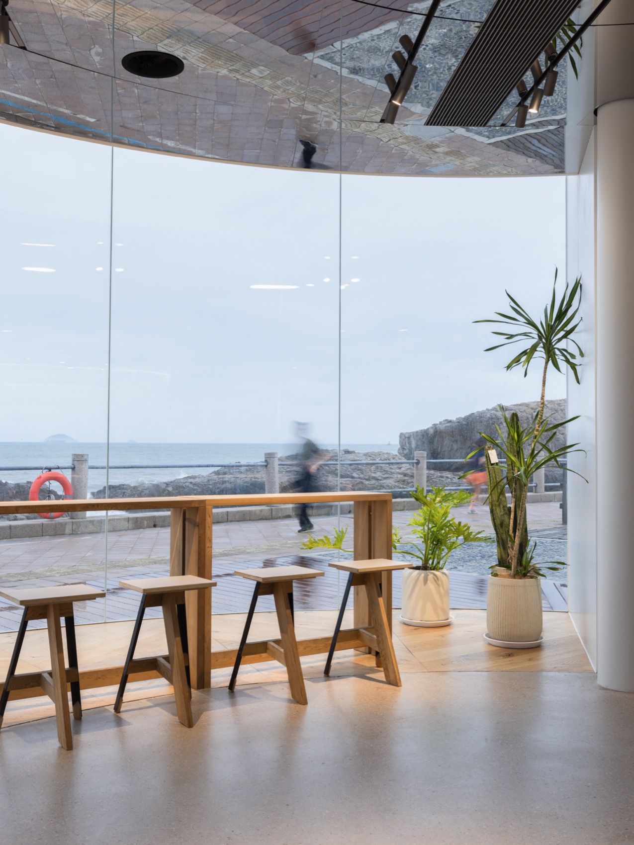 Dotcom Coffee青岛海边店 / Atelier LOONG-37