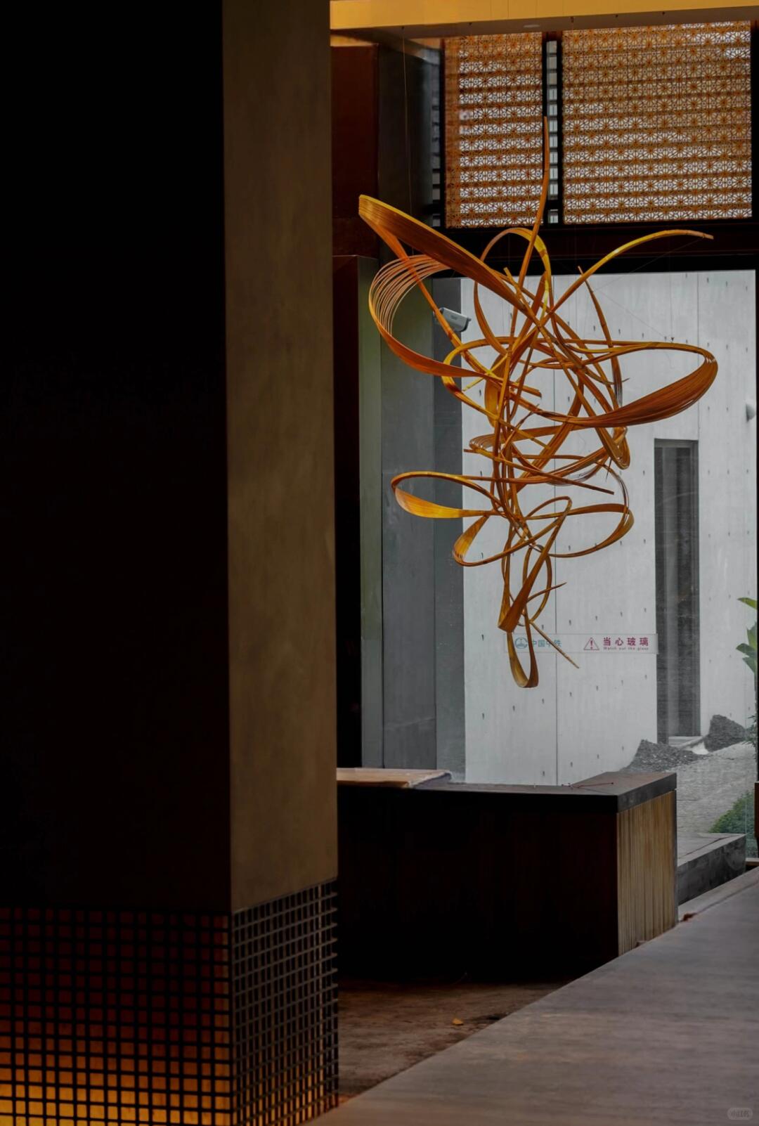 用竹书写禅意,风和雾的轨迹 · 酒店装置艺术《风袖牵岚》-8