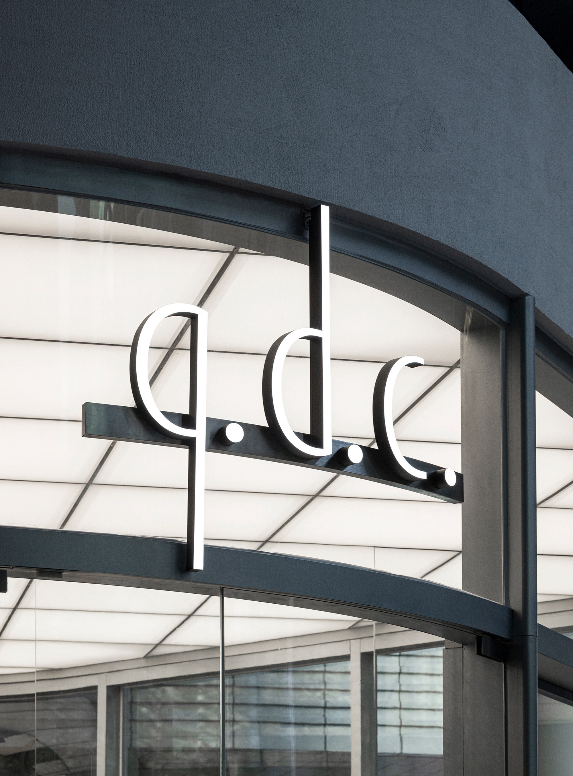 江南QDC

注：q·d·c可能是特定名称、缩写等，由于缺乏更多背景信息，只能按照原样呈现 丨韩国首尔丨Indiesalon-31