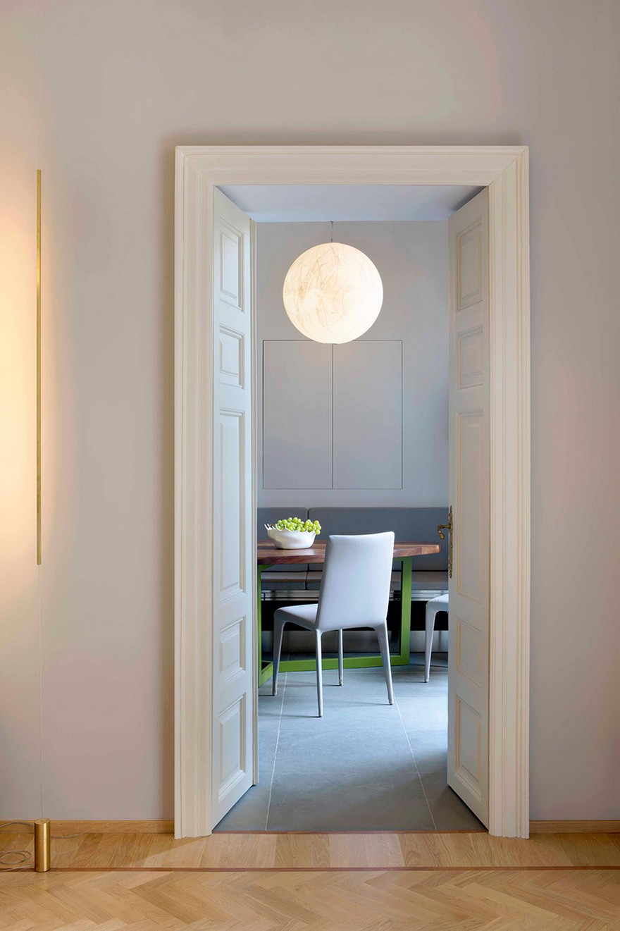 Lovely Apartment in Torino Cleverly Combines Classical Details with Contemporary Arrangements-9