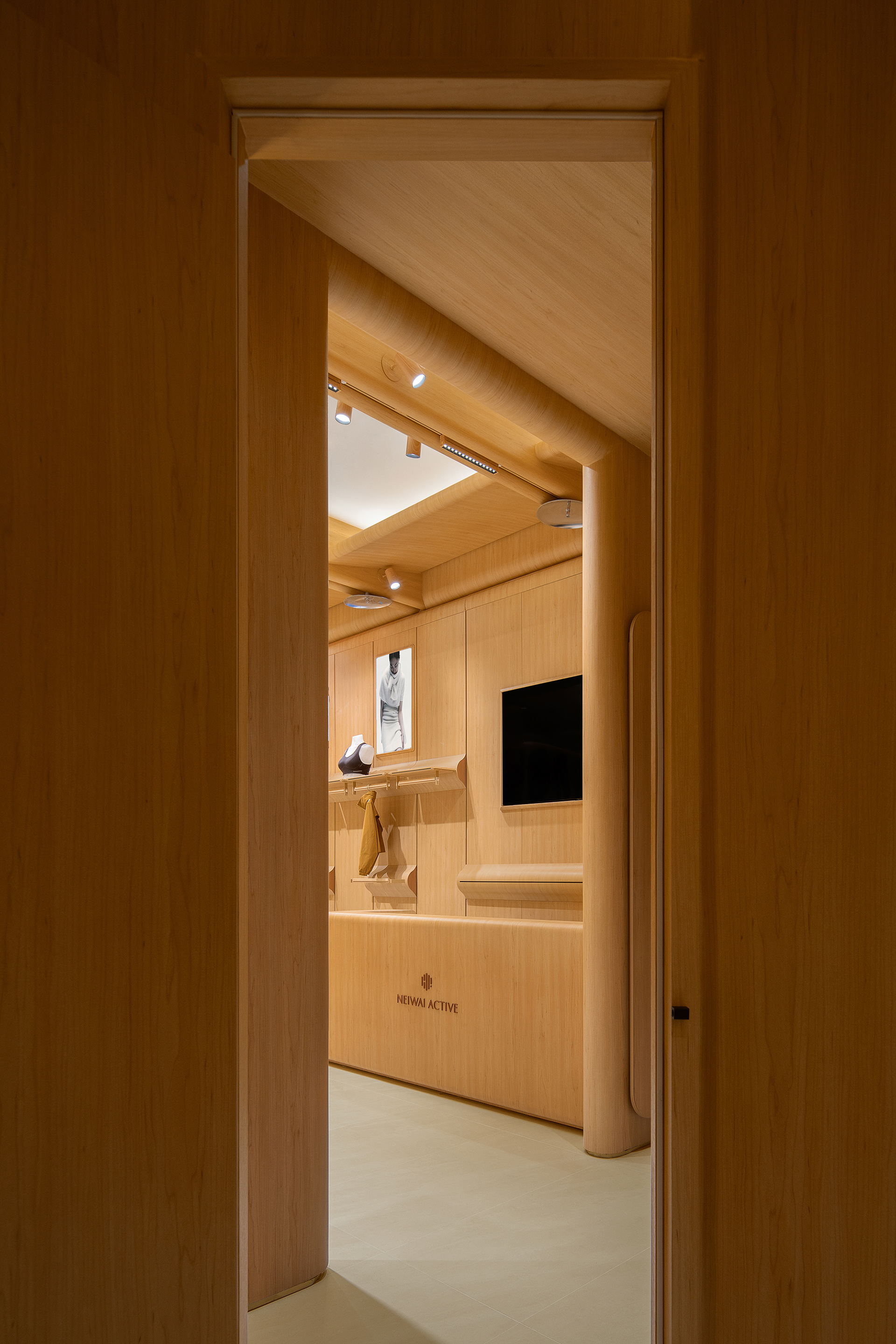 NEIWAI ACTIVE 太古里成都和北京门店形象刷新设计丨中国北京丨Still Young-26