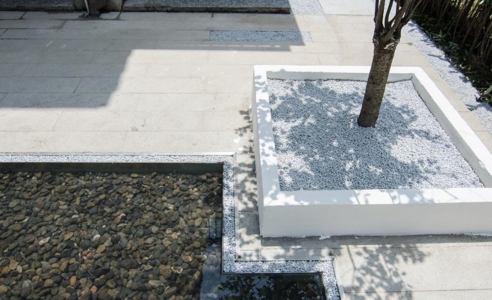 光影穿梭的现代宅院-20