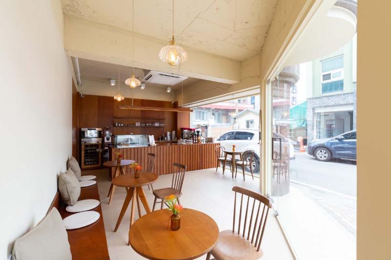 简约十平米咖啡厅，展现温馨原木风-4