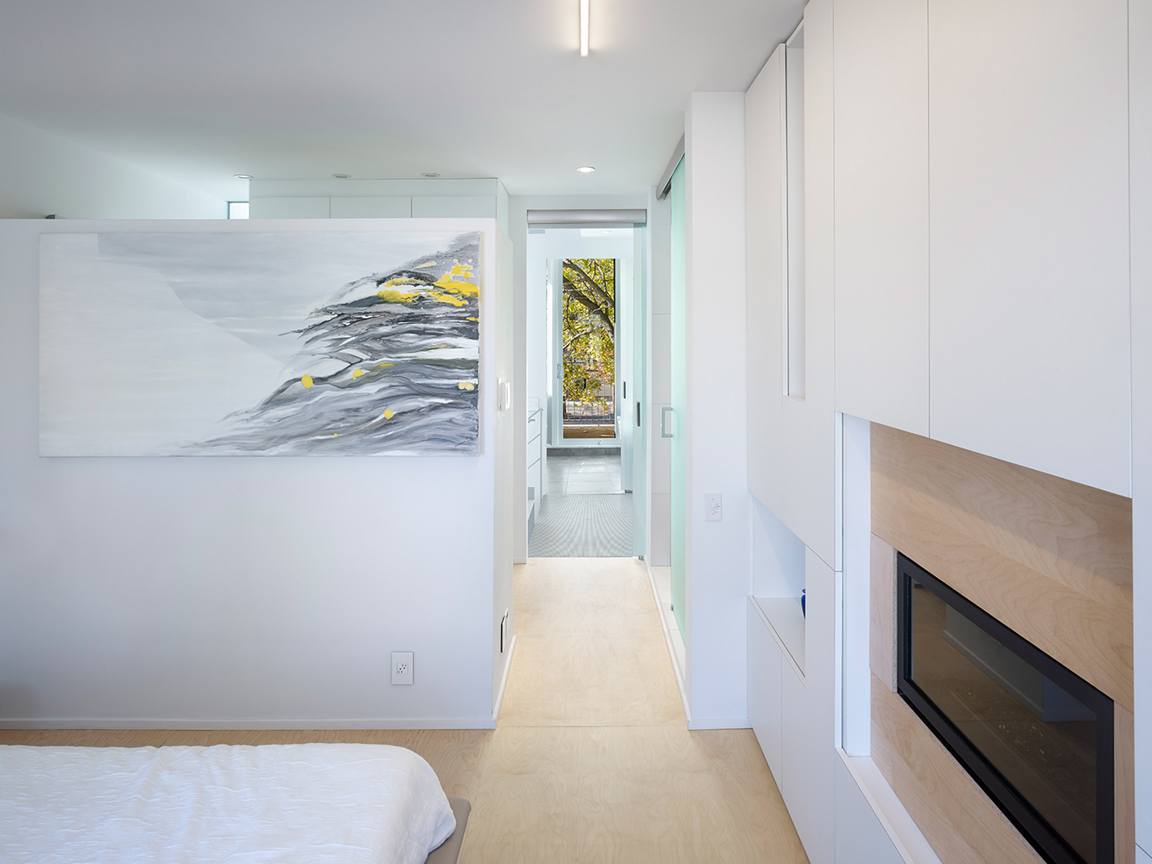 Aleph-Bau creates metal rooftop addition for slender Toronto townhouse-17