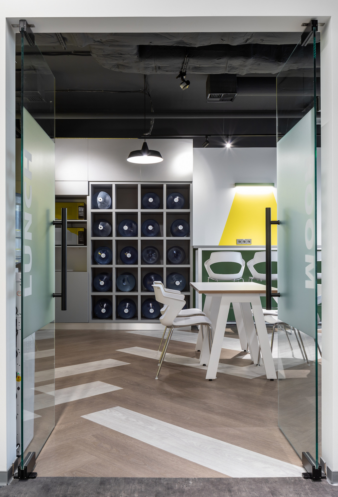 基辅中央合作银行办公室设计-16