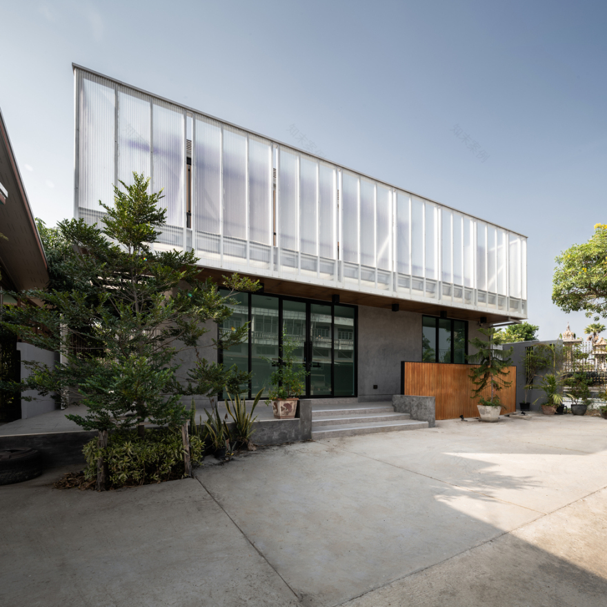 泰国 Petchaburi 私人住宅与诊所,和谐融入环境,功能与美学兼具-12