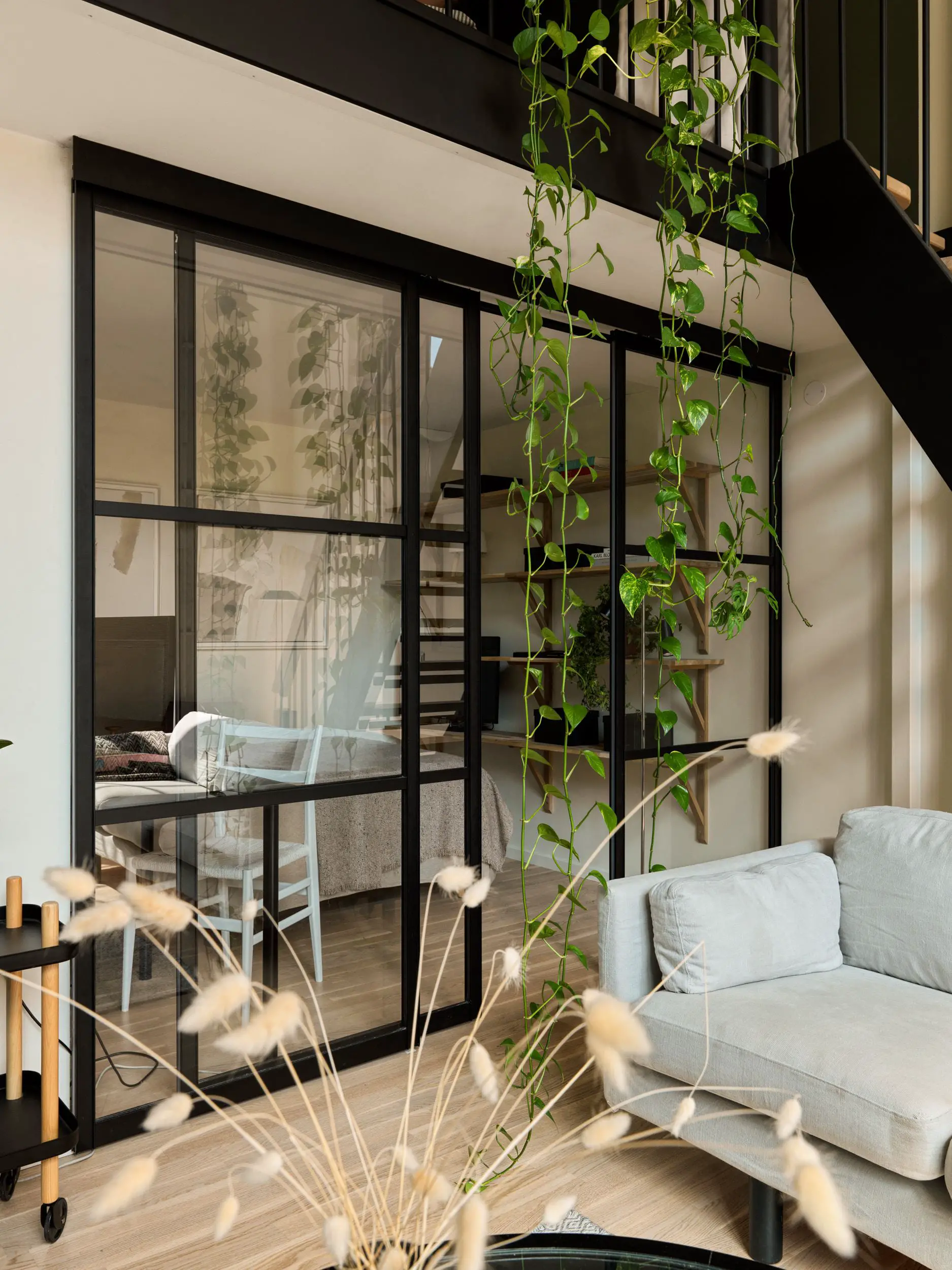 瑞典工业风迷你复式小 loft，绿色点缀完美空间-11