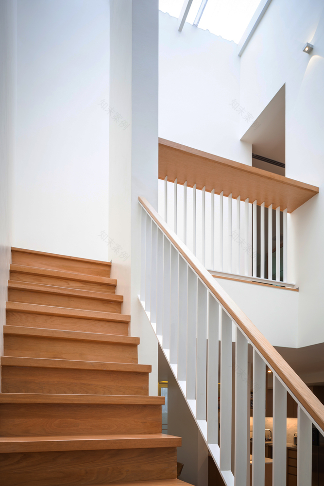 废弃联排别墅的轻盈翻新-75