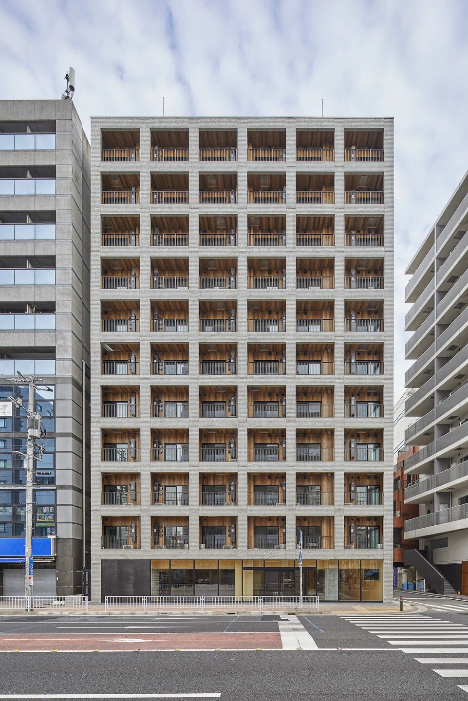 模糊界限的混凝土皮肤 · 日本公寓设计新尝试丨日本神奈川-24