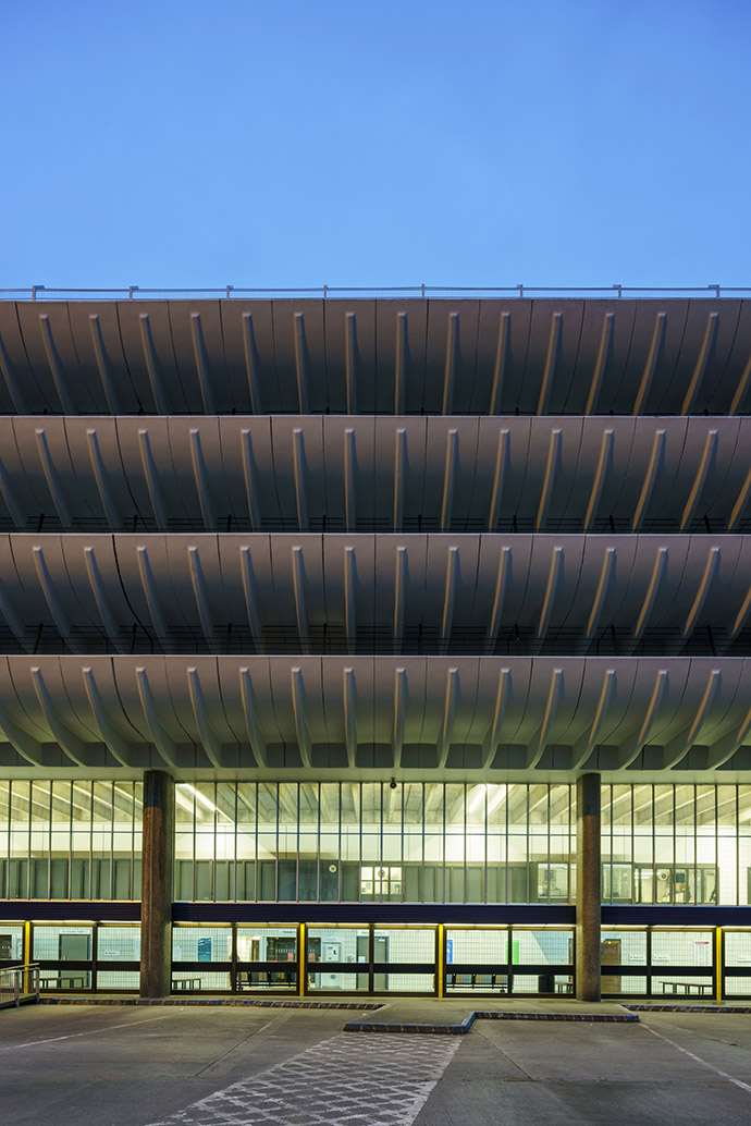 英国 Preston 汽车站翻新升级,历史与现代并融-10