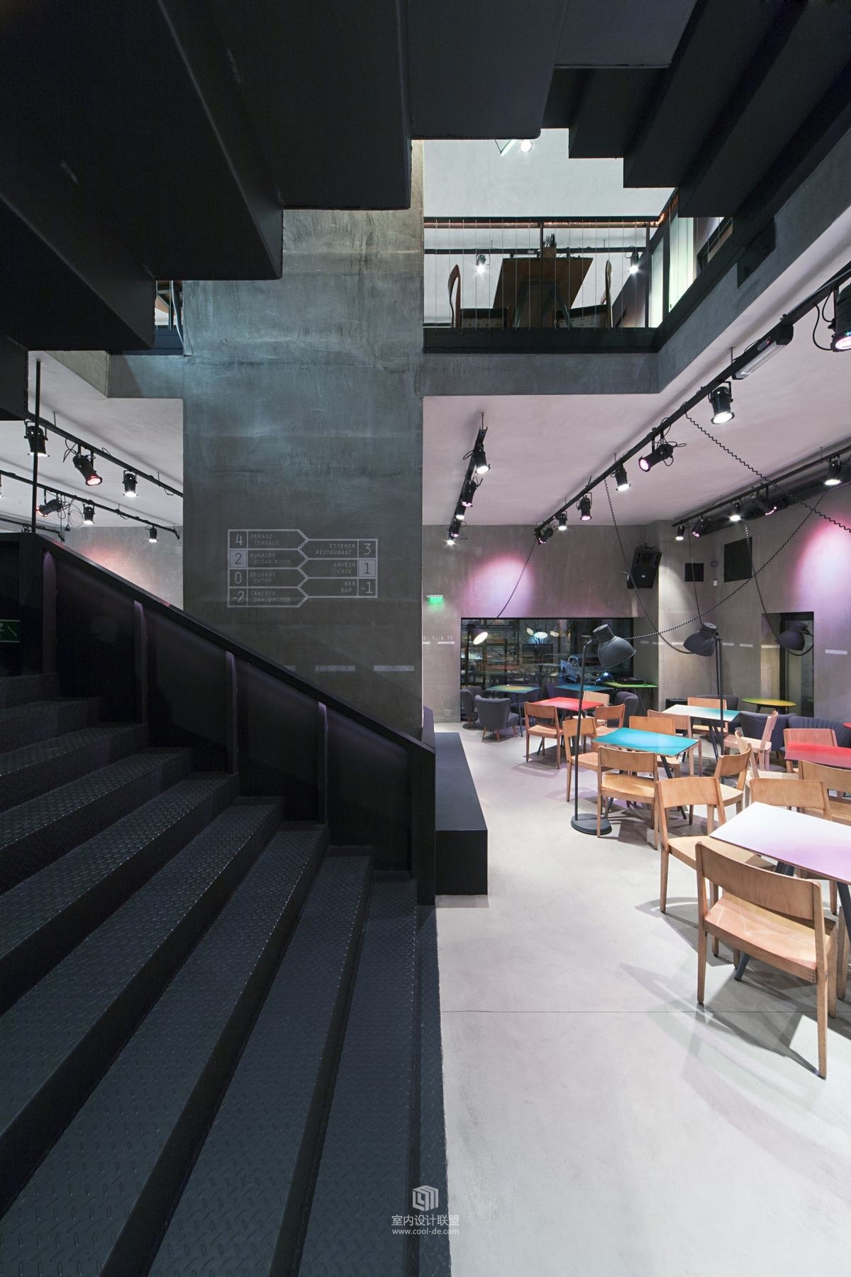 布达佩斯Kocka酒吧-7